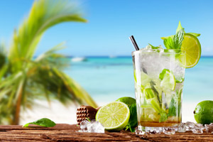 Caipirinha auf einem Partyschiff im Sommer